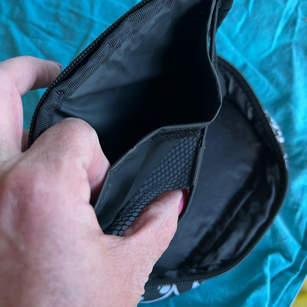 Small pouch - Picture 3 of 5